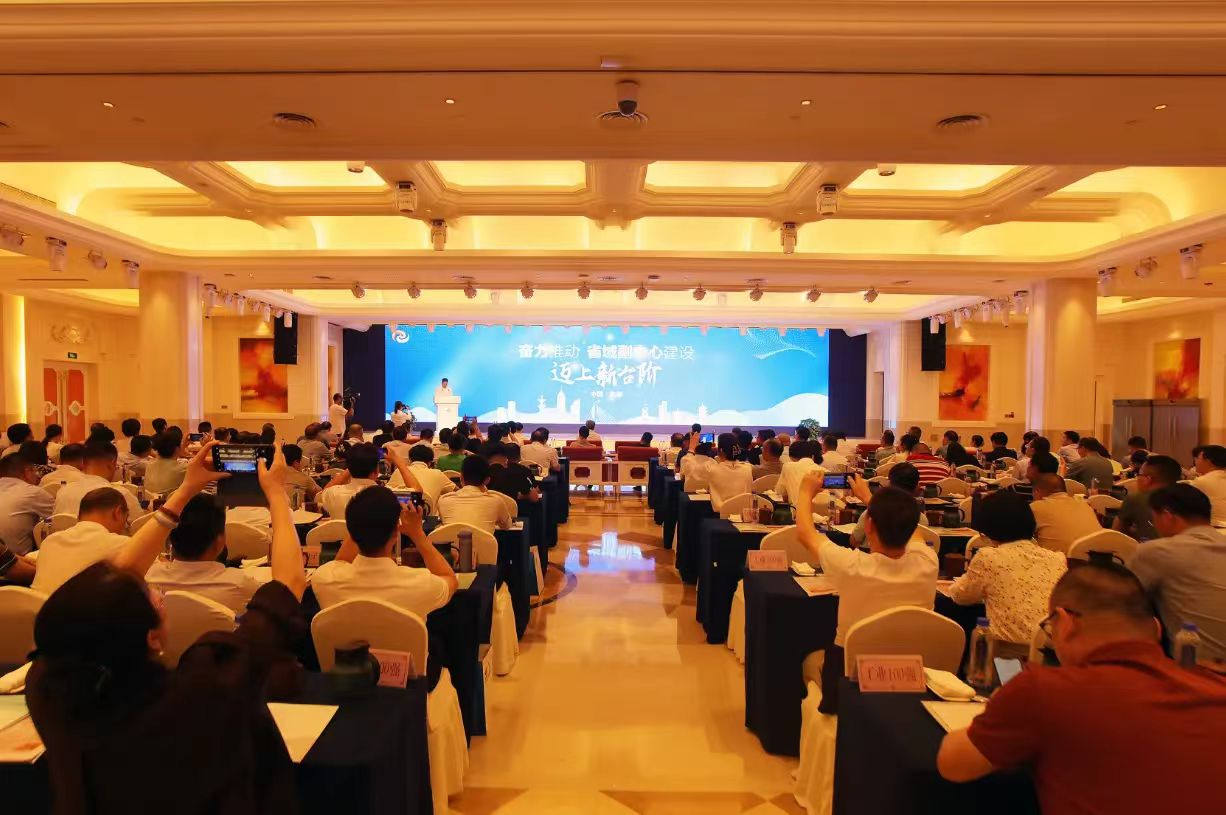 華宇電纜集團在市企聯2024年企業家大會上榮獲2項殊榮