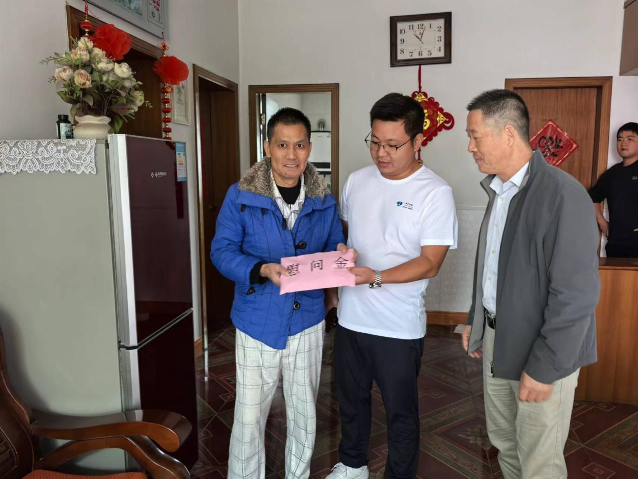 心系患病職工，傳遞工會真情——公司工會開展慰問困難職工活動